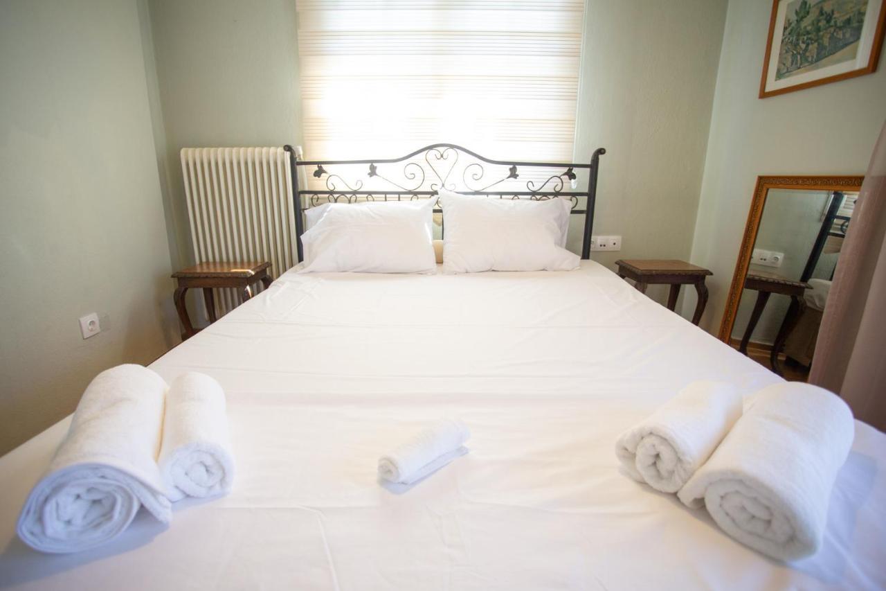 Τraditional Fully Detached Villa On A Luxurious Hillock Of Thessaloniki With Its Own Garden Also For Family & Wedding Gatherings For 10 To 25 People Only 15 Minutes From Airport Exterior foto