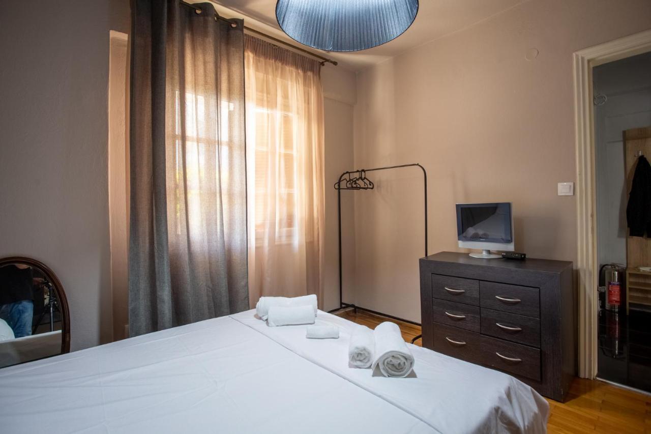 Τraditional Fully Detached Villa On A Luxurious Hillock Of Thessaloniki With Its Own Garden Also For Family & Wedding Gatherings For 10 To 25 People Only 15 Minutes From Airport Exterior foto