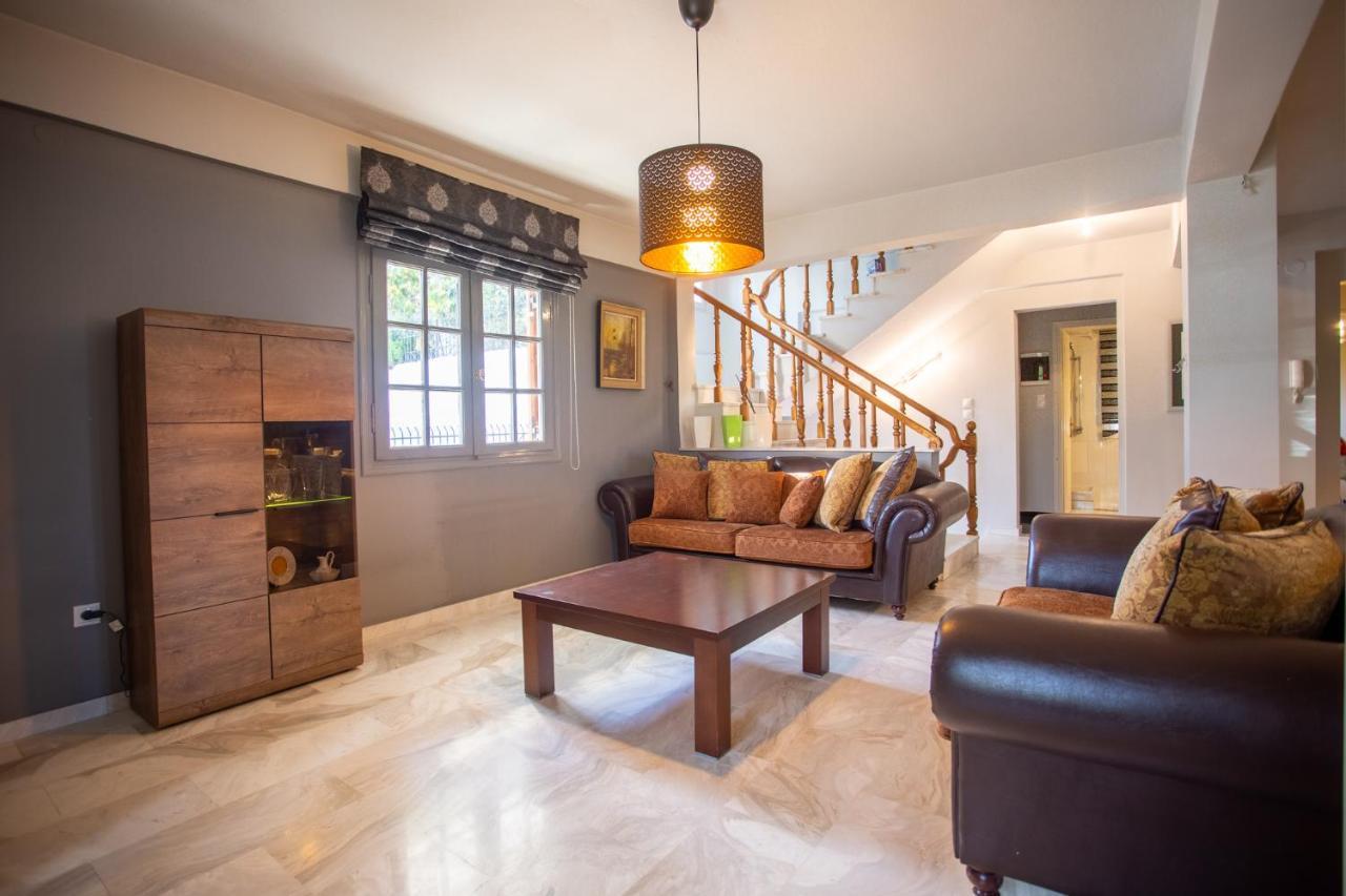 Τraditional Fully Detached Villa On A Luxurious Hillock Of Thessaloniki With Its Own Garden Also For Family & Wedding Gatherings For 10 To 25 People Only 15 Minutes From Airport Exterior foto